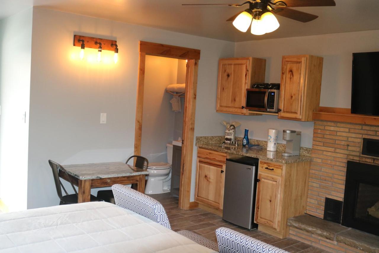 Columbine Inn (Adults Only) Estes Park Exterior photo